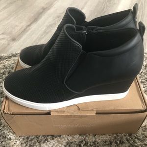 Black slip-on high top sneakers, size 11